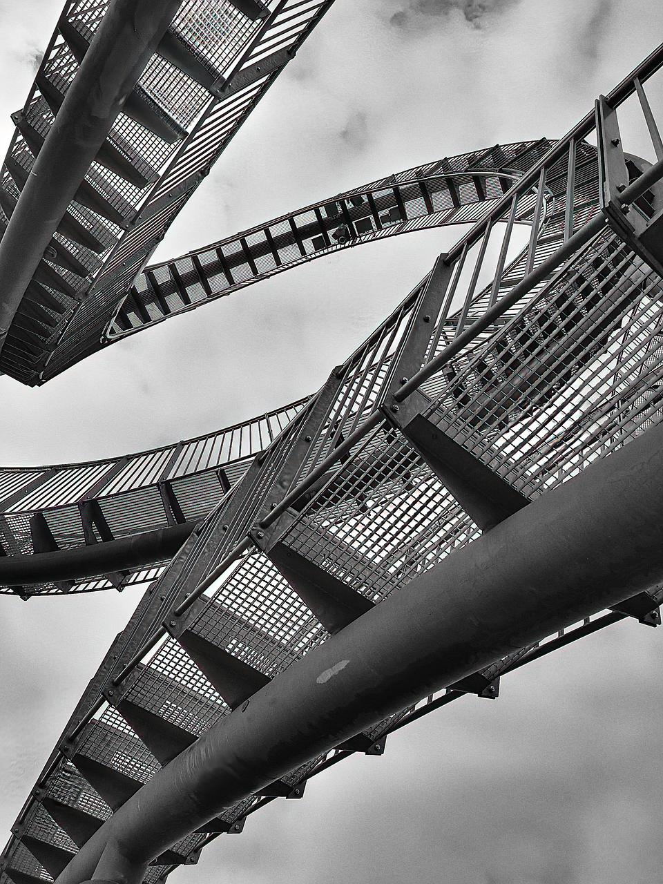 サラリーマンが都心と地方で行う不動産投資の成功法は？